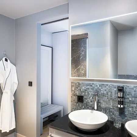 Leonardo Royal Bonn Airport ホテル 4*