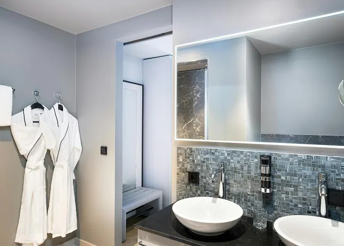 Leonardo Royal Bonn Airport Hotell 4*